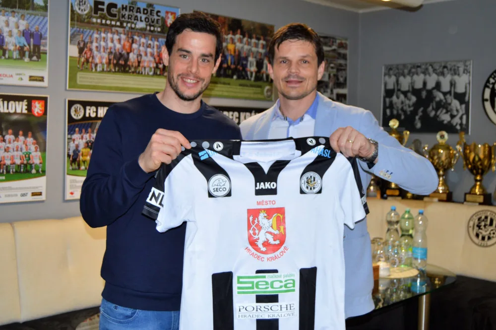 Hostování v Hradci? Zatím je to vtipné, říká fotbalista Jakub Rada