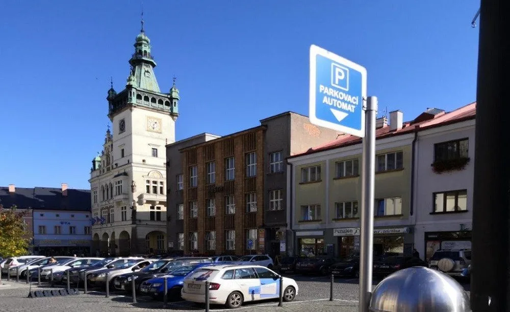 Parkoviště na Masarykově náměstí v Náchodě