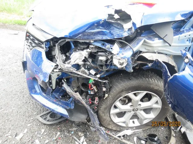 Osobní auto po dopravní nehodě na silnici I/35 u Holovous
