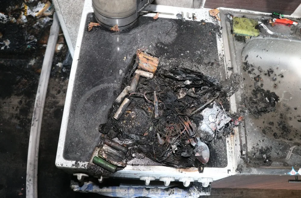 Požár v obchodu s elektronikou na Benešovce způsobila krabice na zapnutém sporáku. V ní byla powerbanka