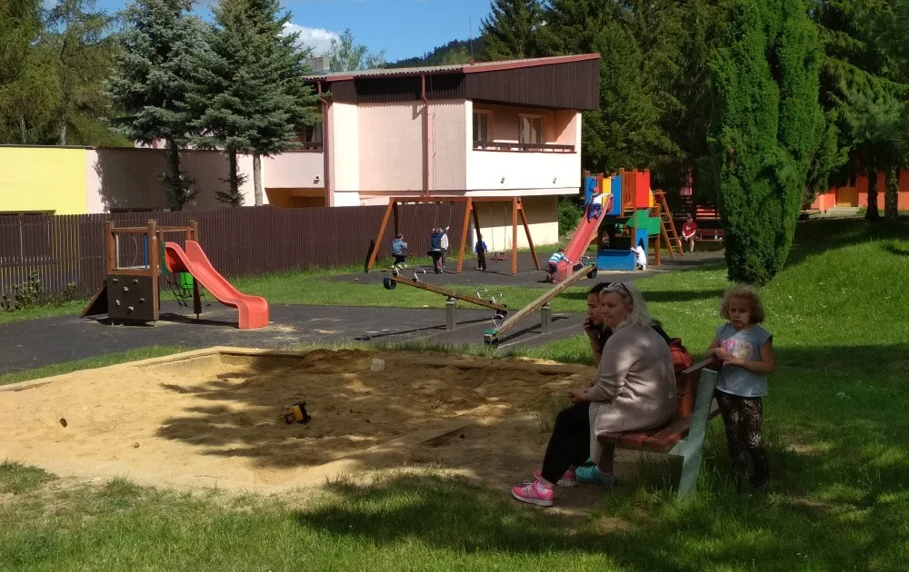 První dětská SOS vesnička slaví padesátiny. Domov tady našlo téměř tři sta dětí