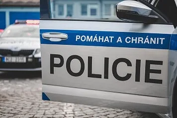 Policie-dveře-Jan Luxík