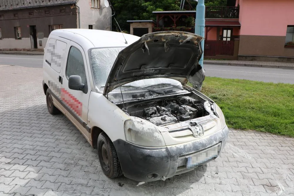 Včerejší požár dodávky v Úpici