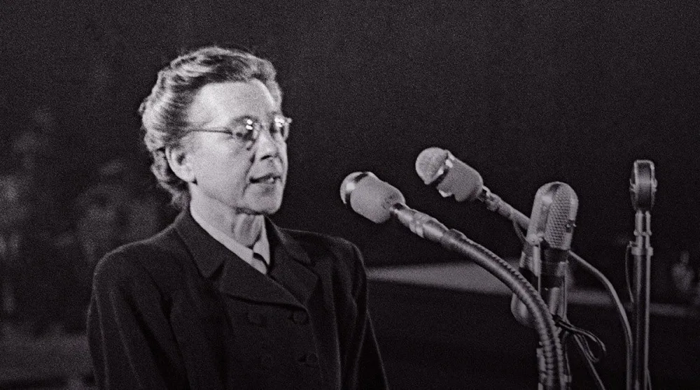 70 let po smrti Milady Horákové vychází kniha „Jdu s hlavou vztyčenou“. Vypráví o její rodině