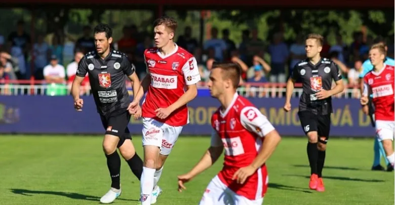 Východočeské derby mezi FK Pardubice a FC Hradec Králové, které skončilo bez branek