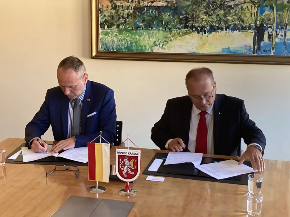 Hradec Králové podepsal smlouvu se správcem stavby na vybudování nového fotbalového stadionu.