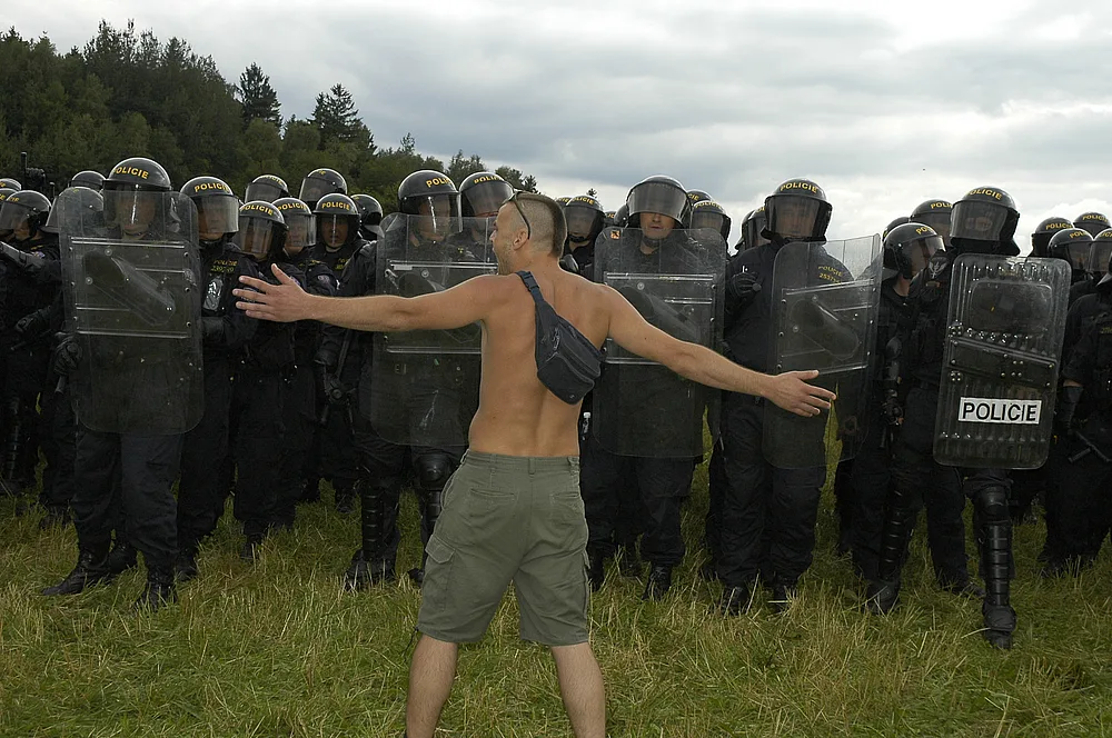 Před 15 lety policie brutálním zásahem ukončila legendární CzechTek 2005.