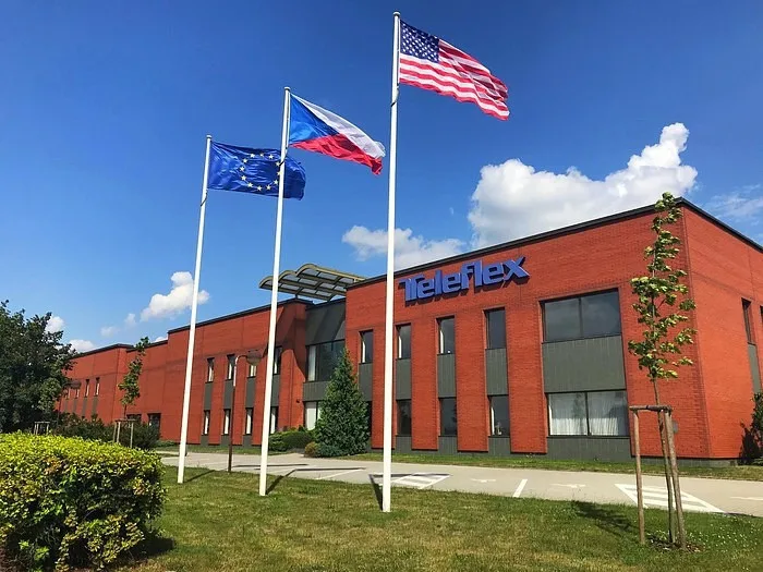 Šíření nemoci ve společnosti Teleflex se nepotvrdilo. Nikdo ze zaměstnanců v karanténě nakažený není