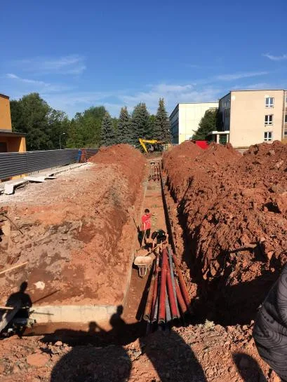 rekonstrukce atletického stadionu na Základní škole R. Frimla