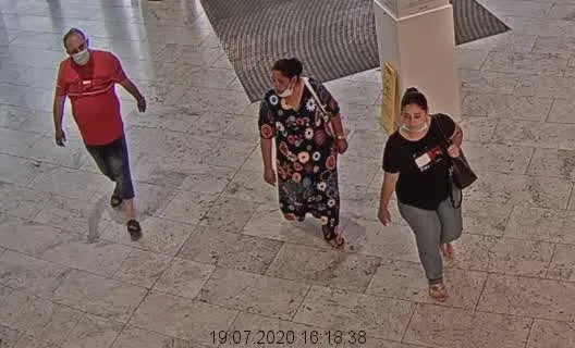 Trojice podezřelá z krádeže šperků