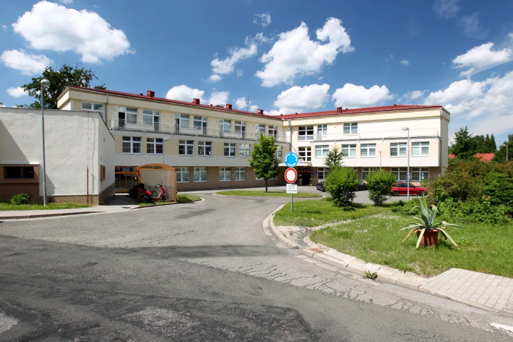 Druhá vlna testů v nemocnici Trutnov odhalila jeden případ COVIDU-19