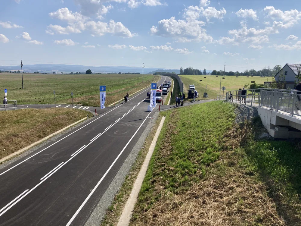 Od zítřka budou řidiči jezdit po novém obchvatu Opočna. Slavnostně byl otevřen dnes