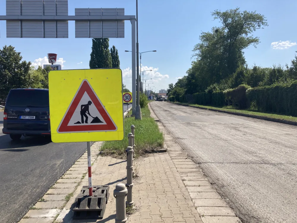 Oprava Gočárova okruhu o víkendu uzavře další křižovatku. Řidiči musí počítat s komplikacemi