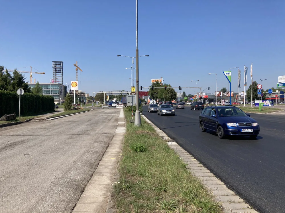 Oprava Gočárova okruhu o víkendu uzavře další křižovatku. Řidiči musí počítat s komplikacemi