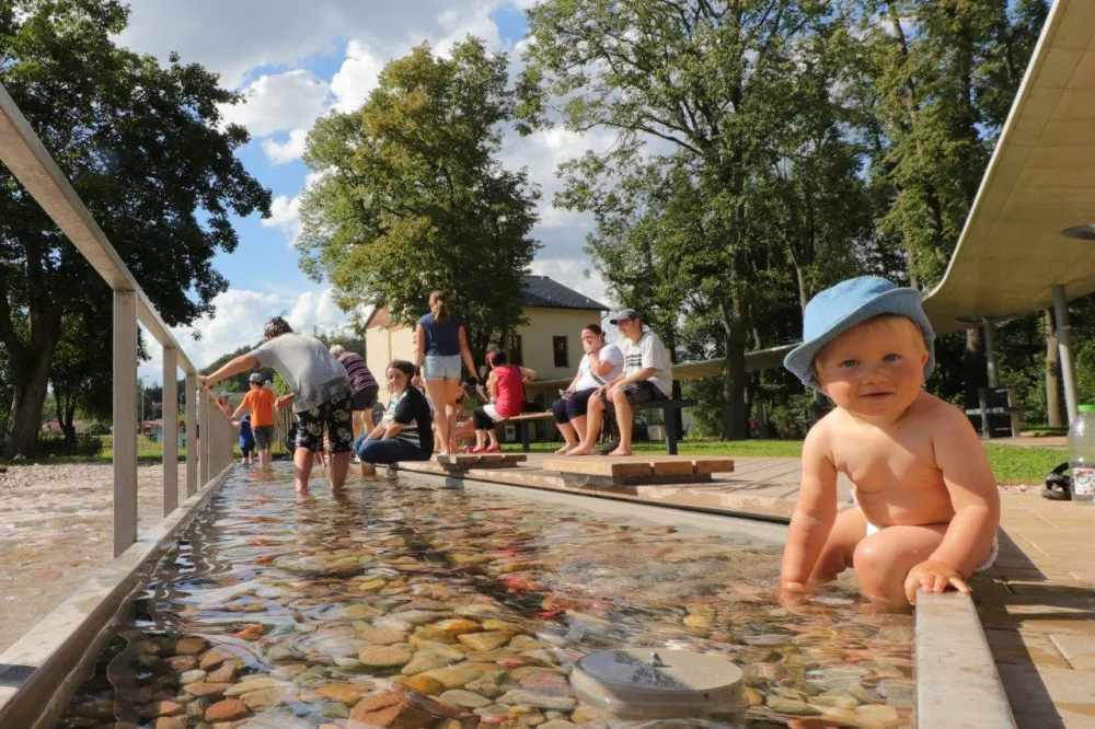 Letní pítka v Malých lázních v Náchodě jsou opět v provozu