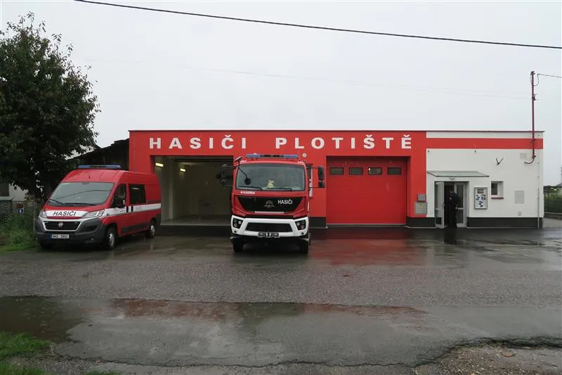 Opravená hasičská zbrojnice v Plotištích nad Labem