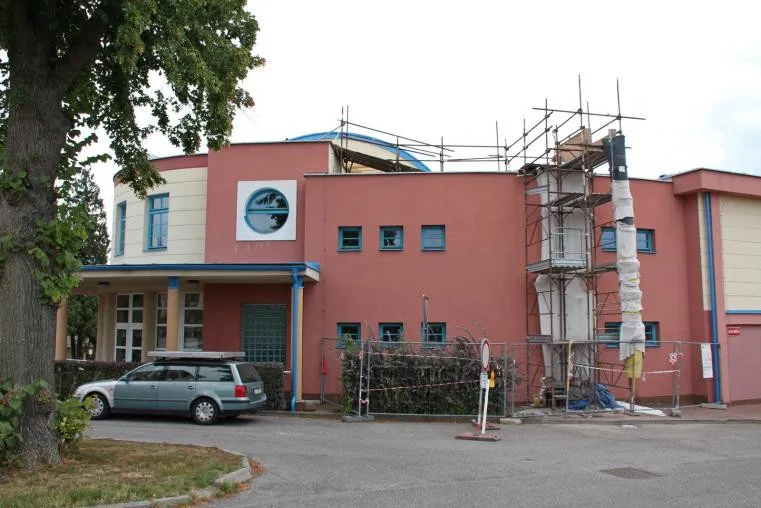 vznikající učebny v ZŠ Podharť
