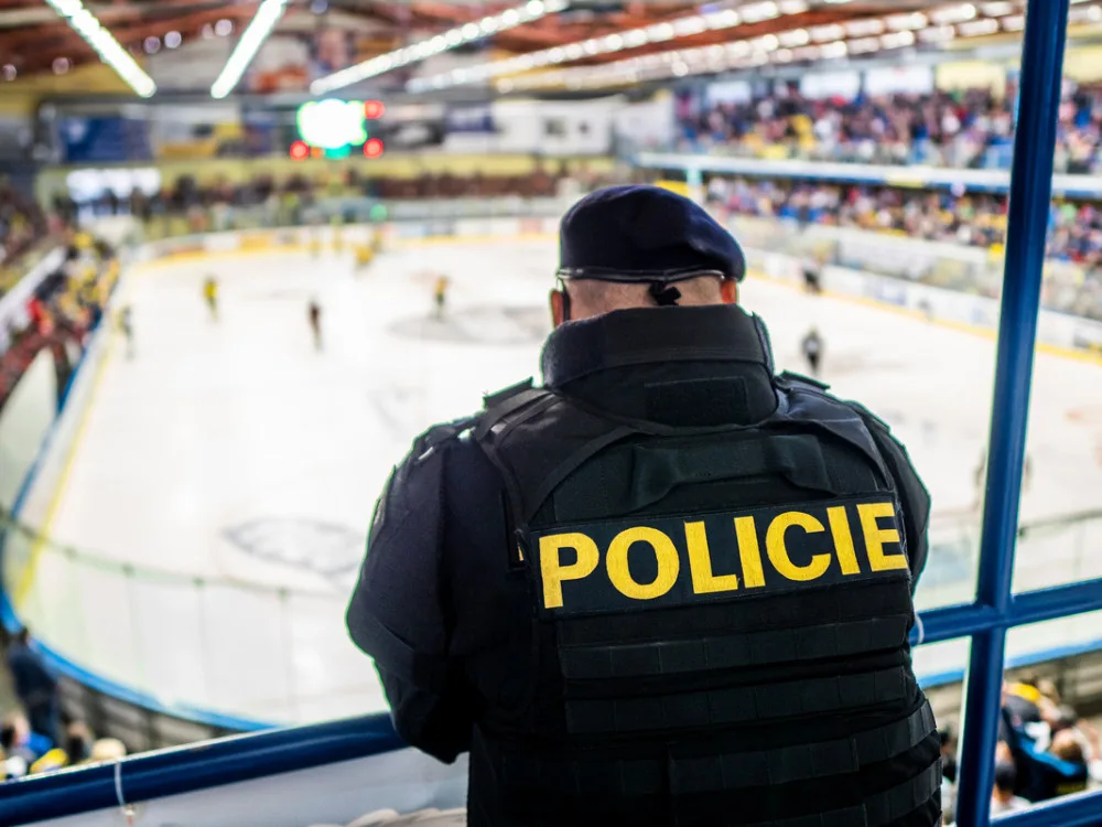 V Královéhradeckém kraji chybí zhruba stovka policistů. Vidinu benefitů často utnou psychotesty
