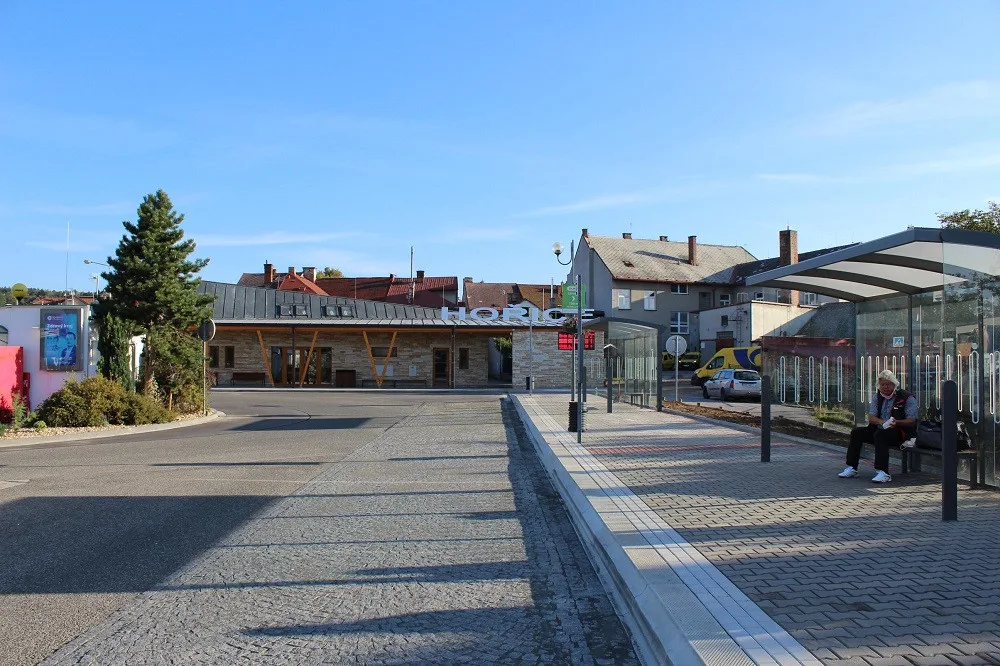 Autobusové nádraží a nová odbavovací hala v Hořicích