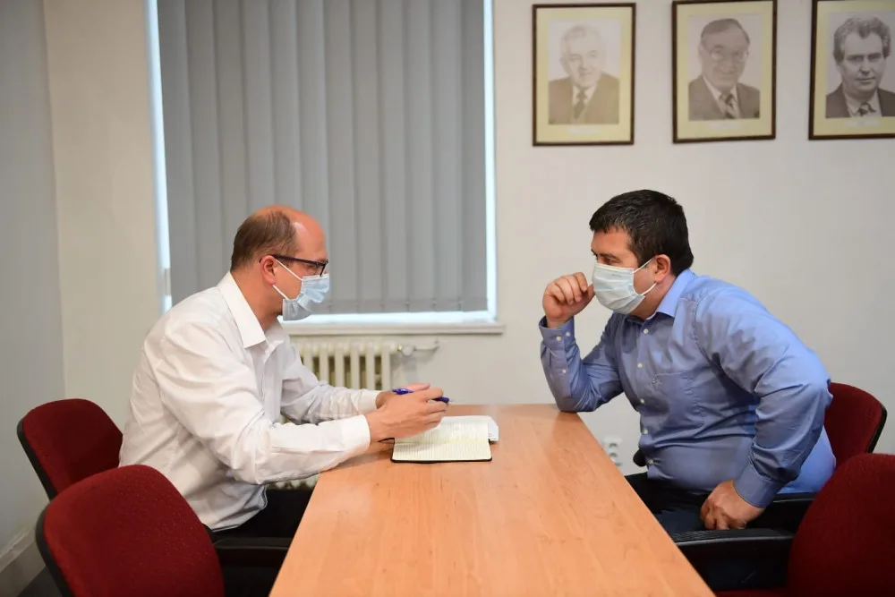 Je třeba obnovit Ústřední krizový štáb? Podle vedení Královéhradeckého kraje ano