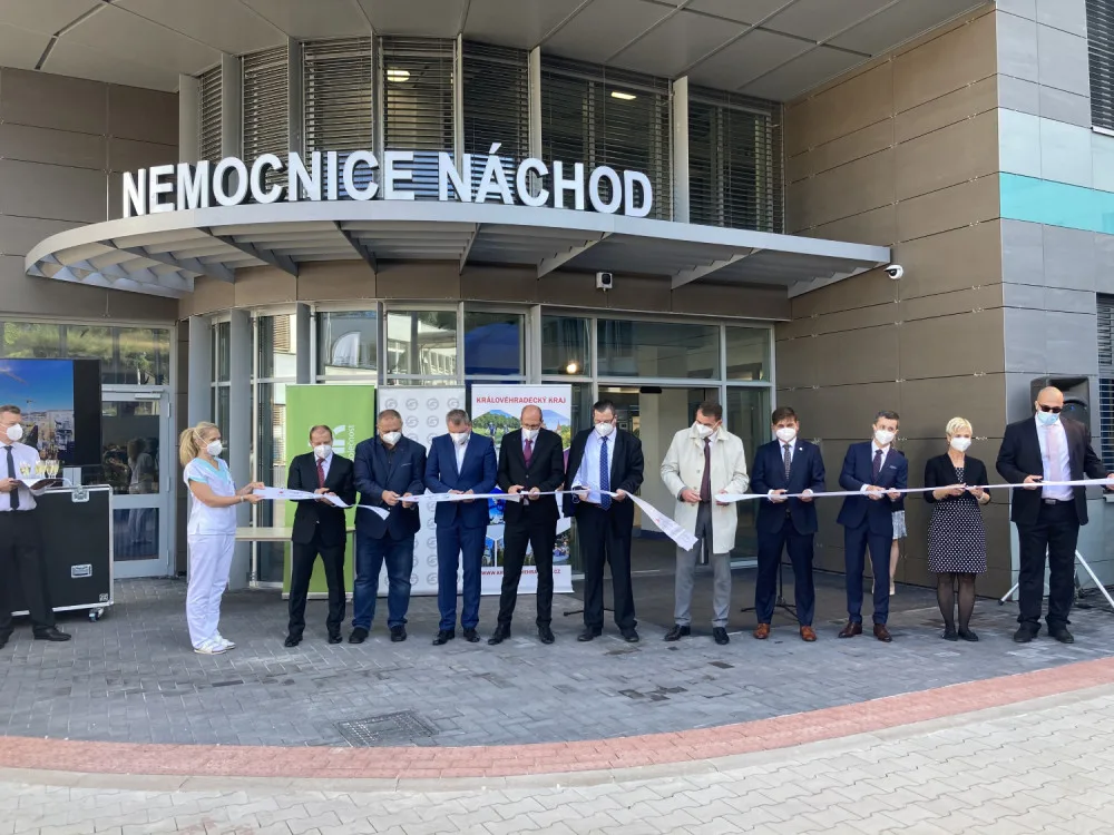 Stavba nemocnice v Náchodě je u konce. Podívejte se na nejmodernější operační sály v republice
