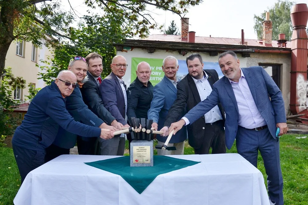 Symbolické poklepání na základní kámen