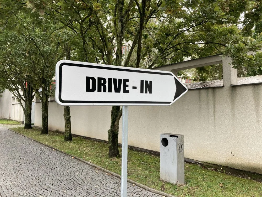 FOTO: DRIVE-IN hlasování v kraji moc lidí nevyužilo. Fronty se netvořily, vše proběhlo bez komplikací