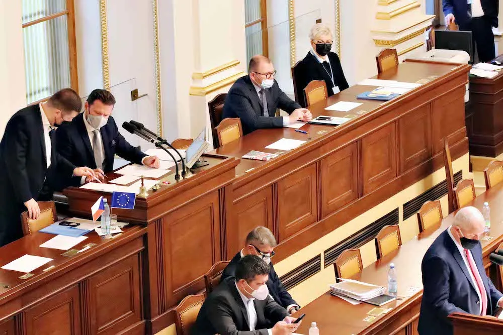 AKTUÁLNĚ: Vláda schválila nouzový stav