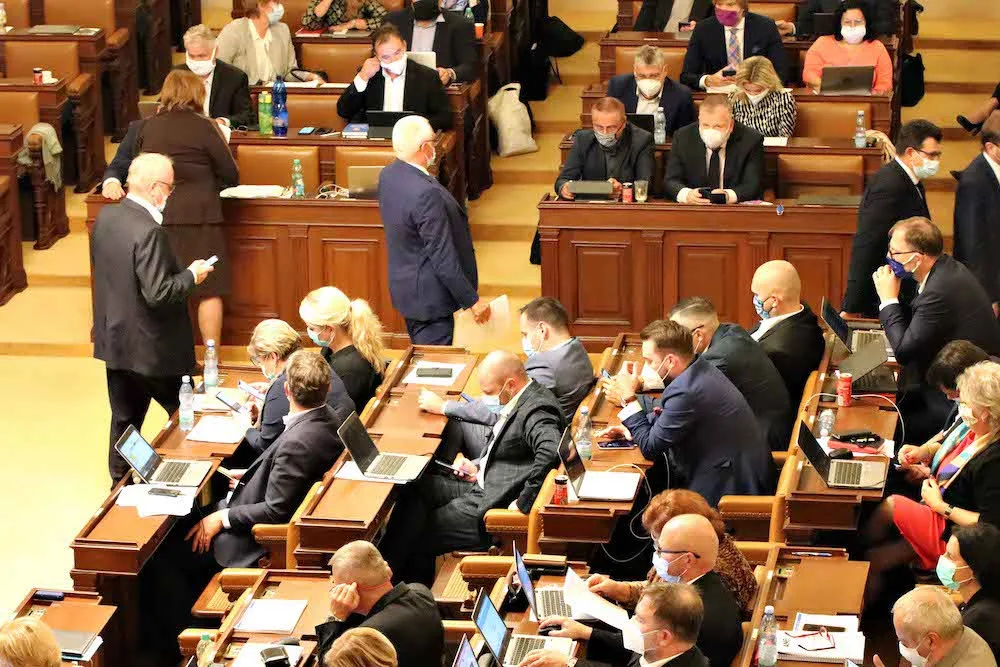 AKTUÁLNĚ: Vláda schválila nouzový stav