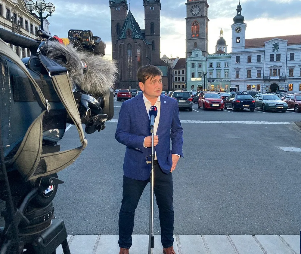 Lídr vítězné koalice ODS, STAN a Východočechů Martin Červíček
