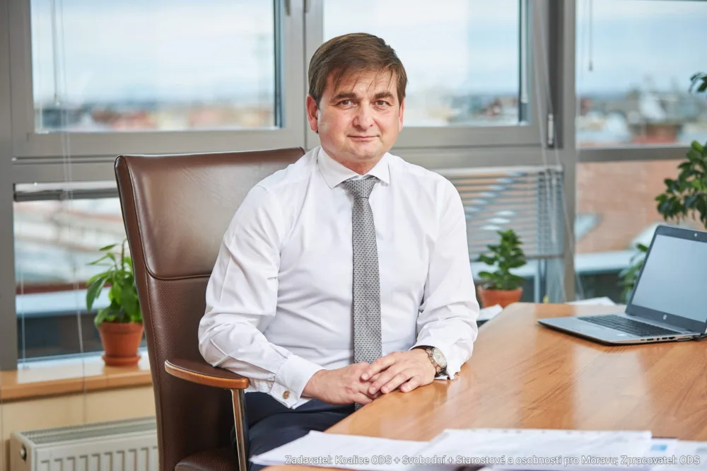 Vítěz voleb jedná s Piráty, KDU-ČSL a TOP 09. ČSSD a ANO nabídlo Pirátům hejtmanské křeslo