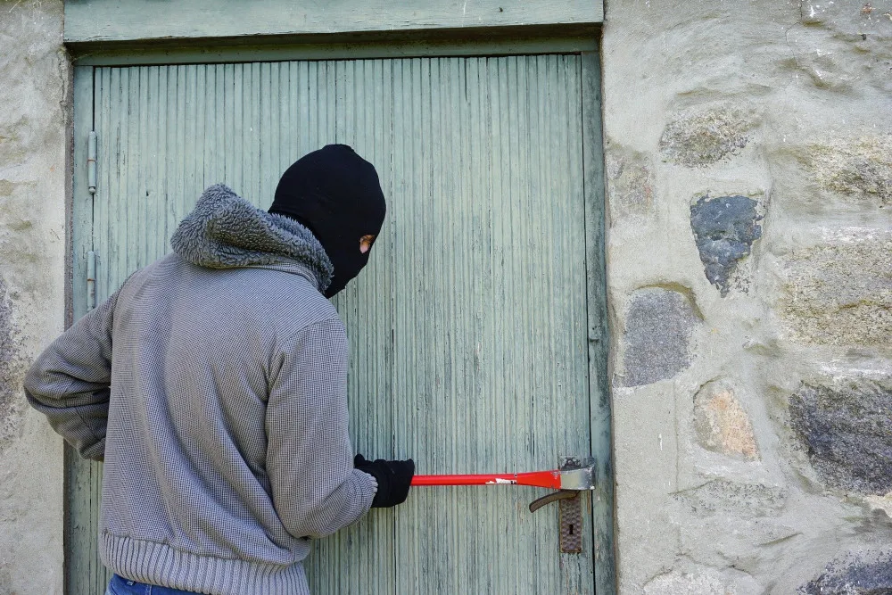 Na Trutnovsku někdo vykrádá chaty. Škoda už se vyšplhala na 55 tisíc korun
