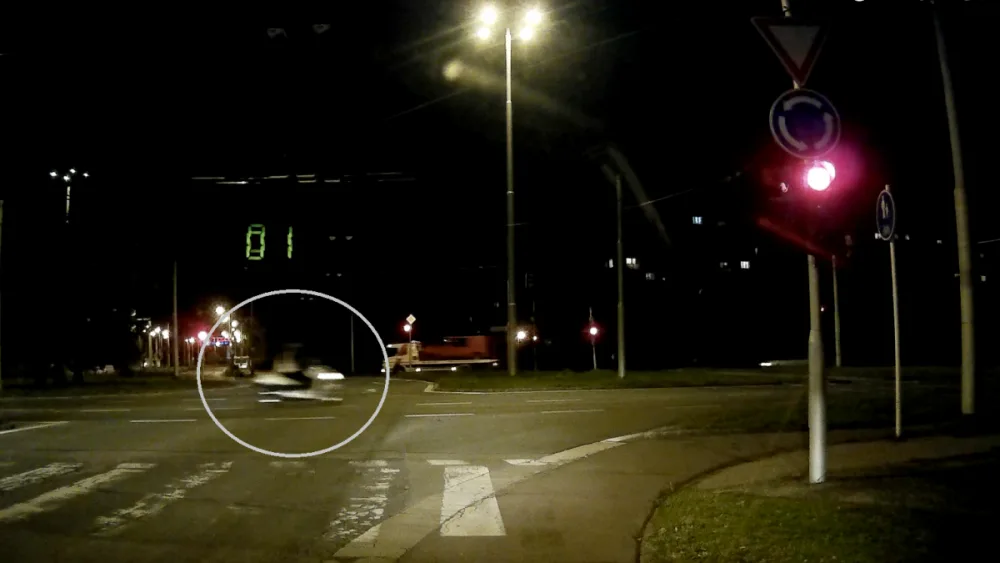 Řidičák nemám. Bojím se, že by mi ho nedali, řekl hlídce řidič motorky
