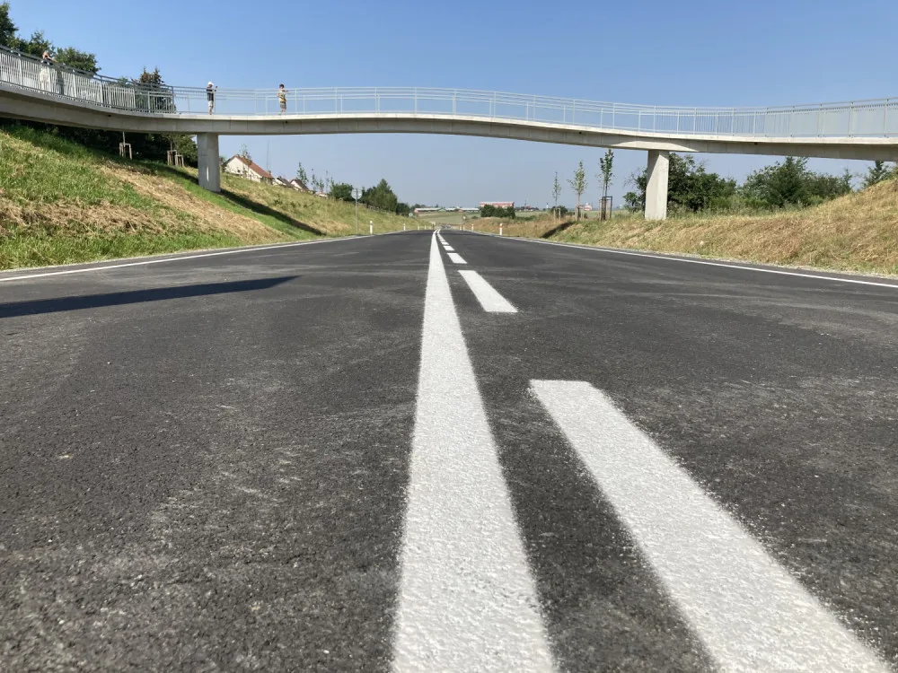 Obchvat Opočna je opět otevřen. Kraj získal chybějící povolení k provozu