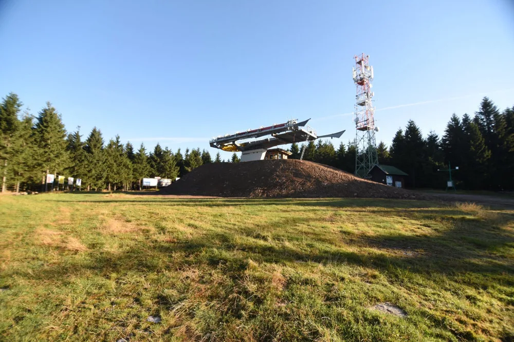 Skiareály investovaly miliony korun do vybavení a nových lanovek. Teď čekají, zda se bude moct lyžovat