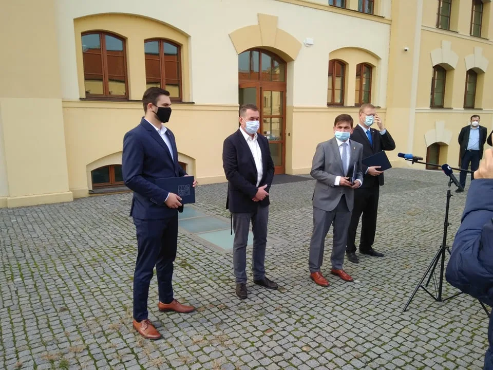 VOLBY 2020: V Královéhradeckém kraji byla podepsána koaliční smlouva. Ustavující zastupitelstvo se má konat 2. listopadu