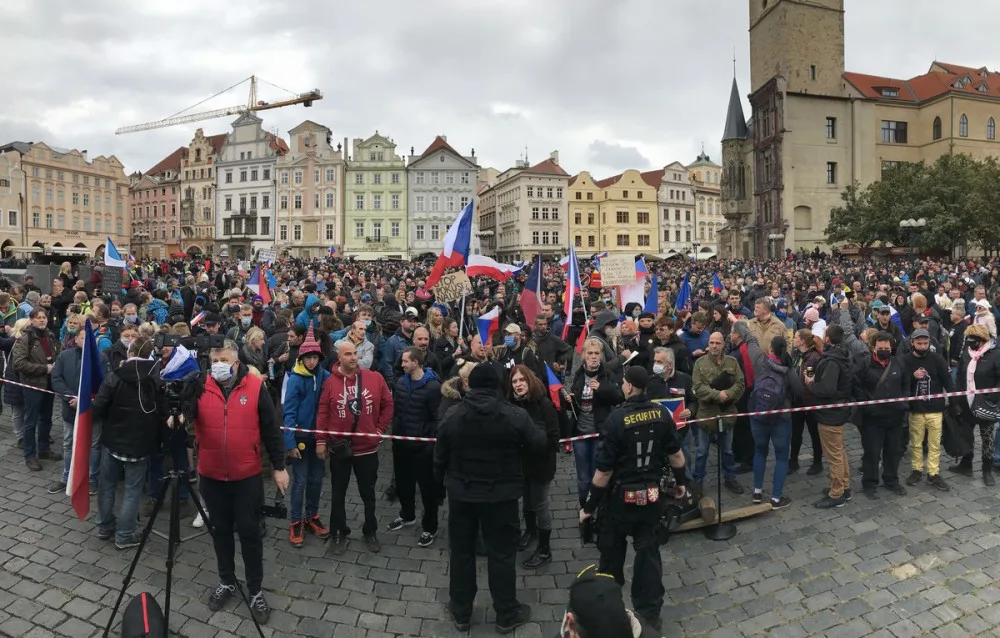 Demonstrace na Staroměstském náměstí