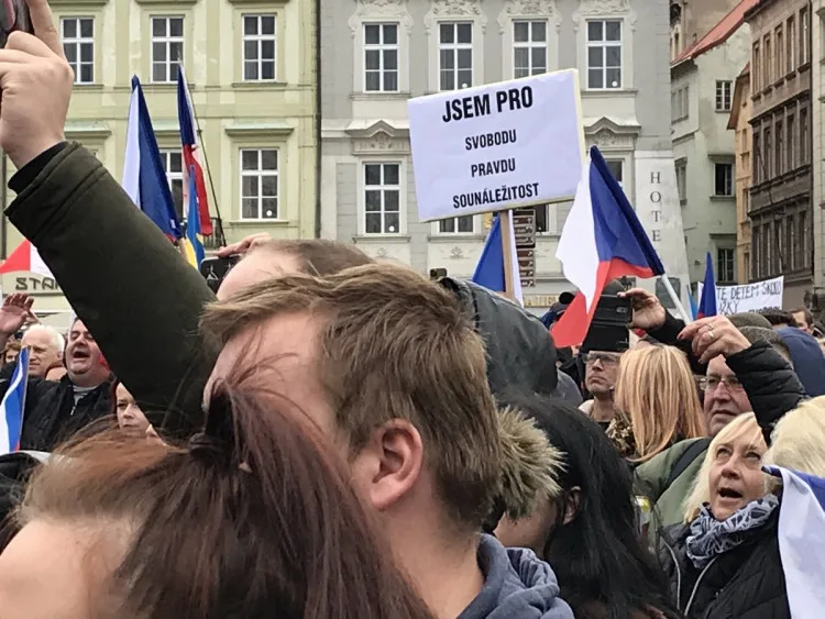 Demonstrace na Staroměstském náměstí
