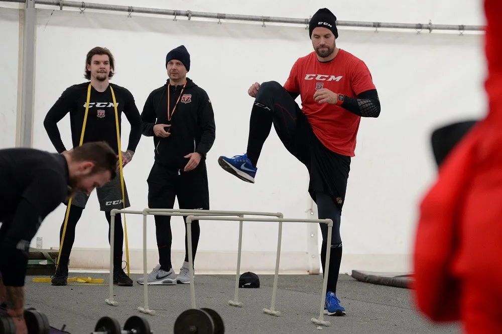 trénink hokejistů hradeckého Mountfieldu