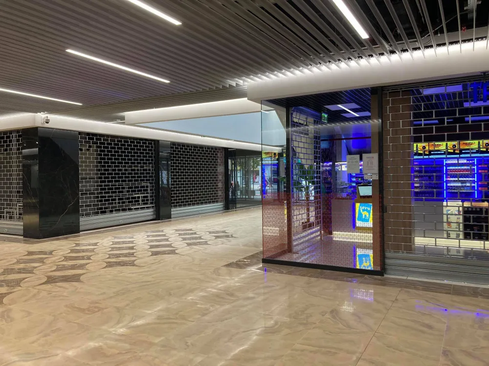 V Hradci Králové se dnes otevřelo nové obchodní centrum. Prošlo kompletní rekonstrukcí