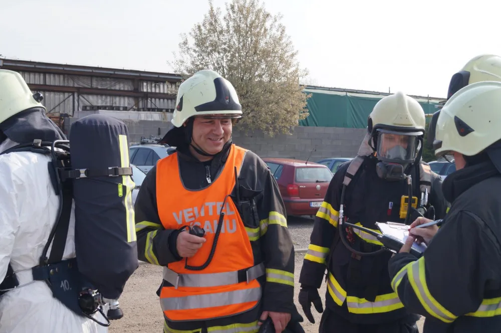 Hasiči v Hradci Králové se loučí s velitelem čety Václavem Klímou. Po 30 letech služby o víkendu náhle zemřel