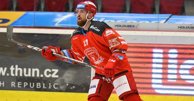 Obránce Mountfieldu HK Filip Hronek