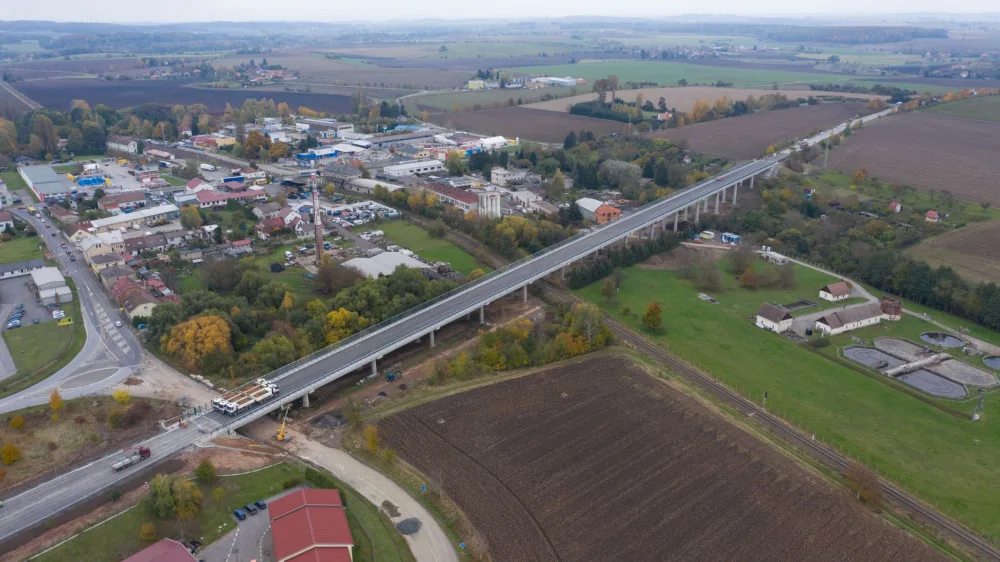 Silničáři otevřeli most na silnici I/35 u Hořic. Rok a půl trvající objížďky skončily