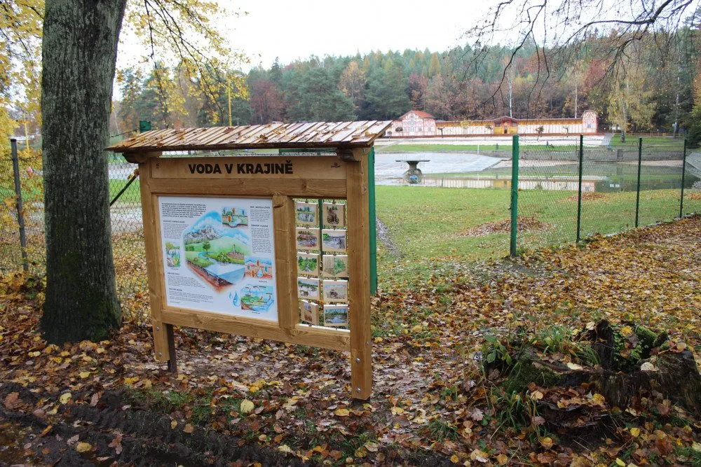 Radnice v Hořicích rozšířila naučnou stezku pro děti. Nyní vede až ke koupališti Dachova