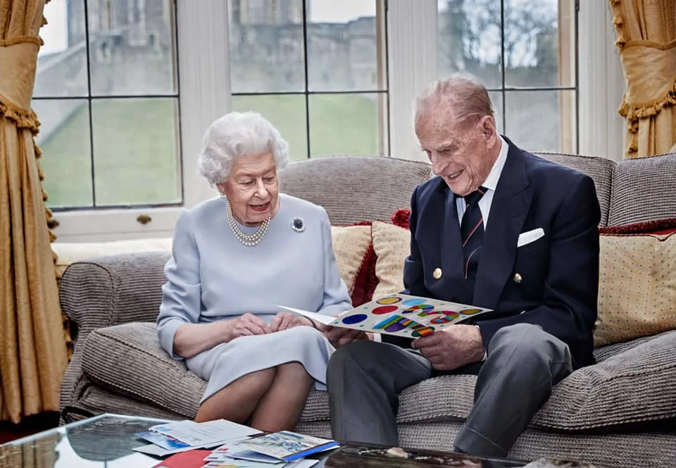 Britský královský pár slaví 73. výročí svatby