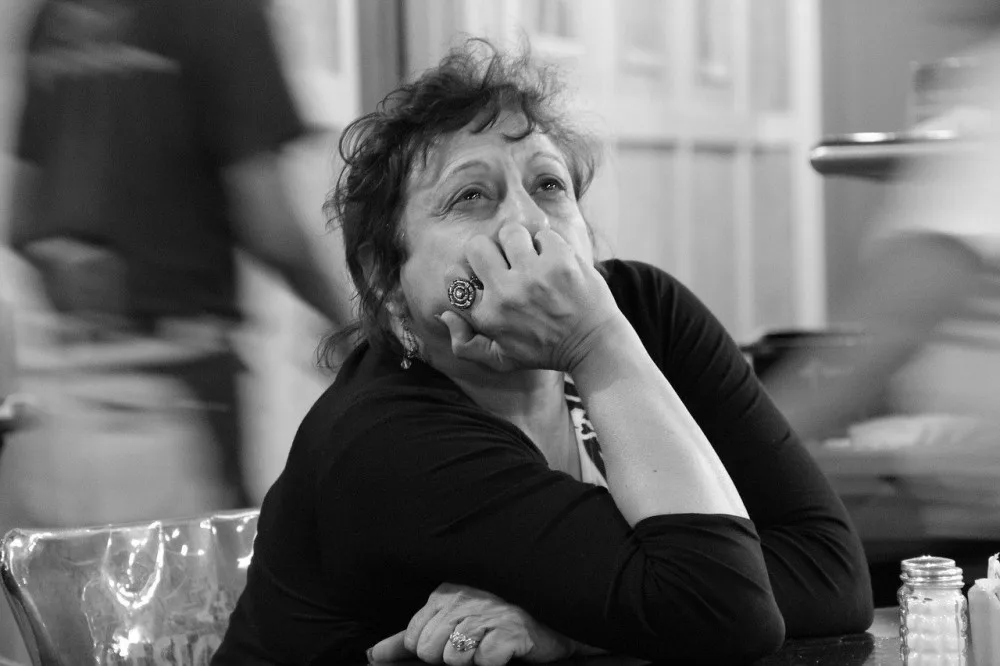 Miluji tě, pošli mi peníze nebo mě zabijou, píší podvodníci. Ty se na internetu zaměřují nejen na seniorky
