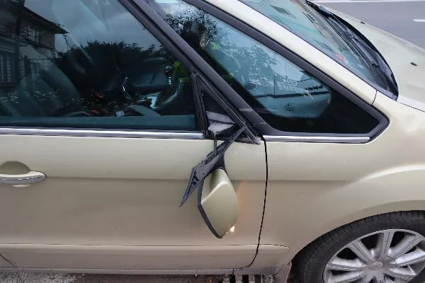 Policie hledá svědky nehody v Jaroměři