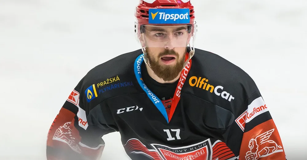 Filip Hronek v dresu Mountfieldu HK
