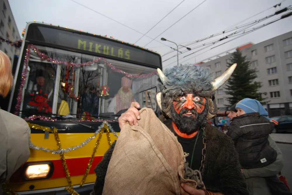Hradec Králové ruší Mikulášský trolejbus. Připravuje alespoň tištěnou vzpomínku k 30. výročí této akce