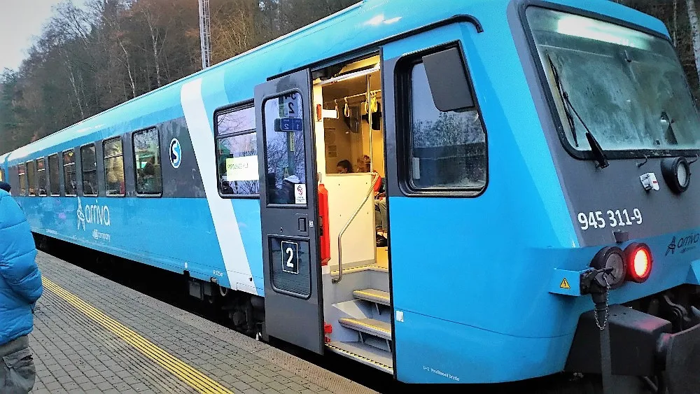 Nové vozy Arrivy, které jezdí na trati Pardubice - Liberec